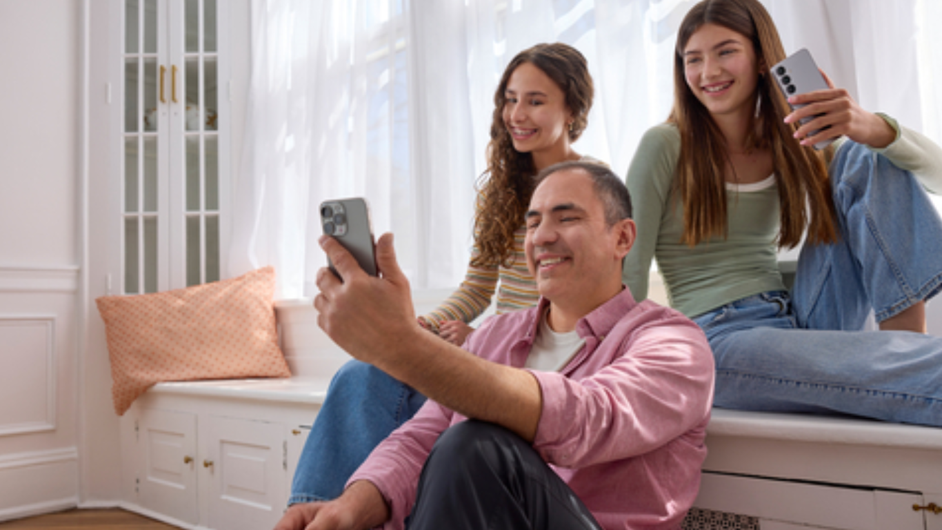 Comcast introduces a new Premium Unlimited plan with Xfinity Mobile that delivers gigabit speeds and upgraded features (Photo Courtesy: Business Wire)