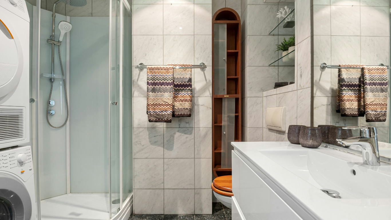 Eco-Tech for the Home: Small Gadgets Making a Big Impact https://unsplash.com/photos/a-bathroom-with-a-washer-and-dryer-in-it-2FGnqk1EuJg