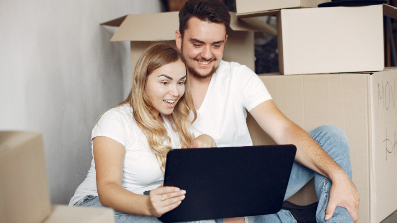 First-Time Homebuyer? These Canadian Apps Make the Process Easier. https://www.freepik.com/free-photo/couple-moving-using-boxes_8819105.htm#from_element=cross_selling__photo
