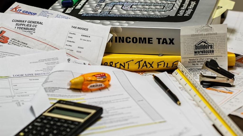 How to Make Your Invoices Clear, Professional, and On Time. Image by Steve Buissinne from Pixabay