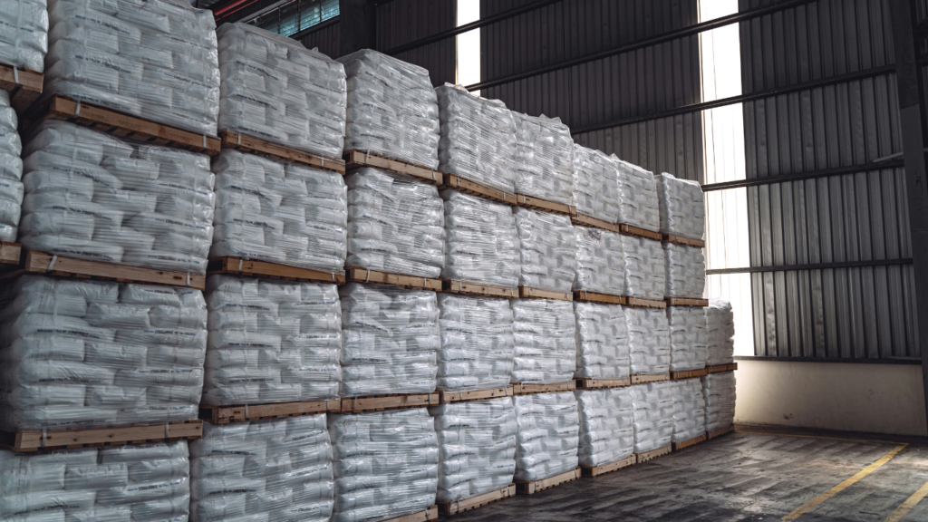 https://unsplash.com/photos/a-warehouse-filled-with-stacks-of-white-bags-qHo65Xyzcvo