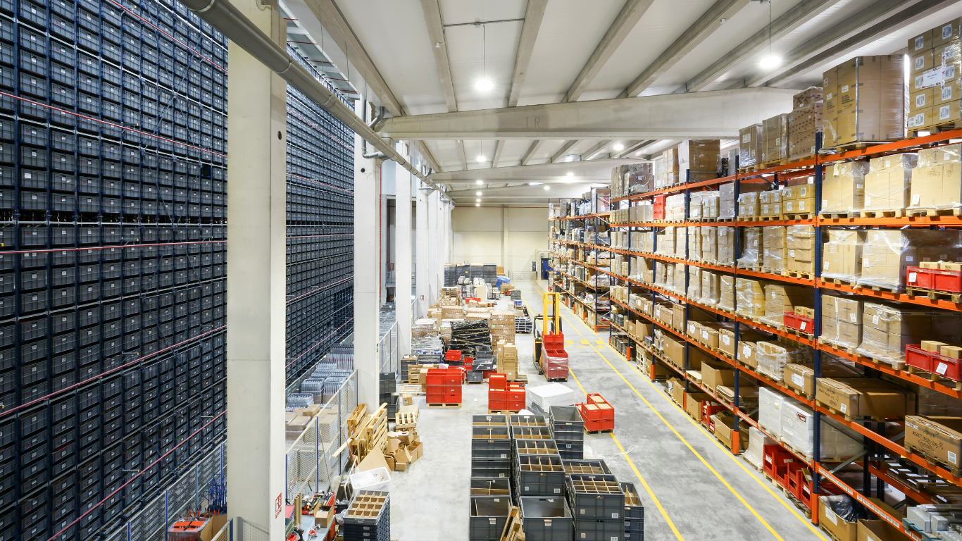 Why Pallet Selection Matters on the Production Floor. https://unsplash.com/photos/a-large-warehouse-filled-with-lots-of-boxes--aCrA9FmT8Y