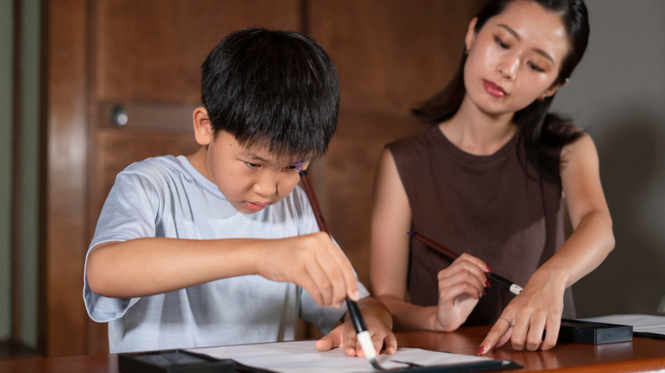 How to Tell If Your Child Needs Group vs One-on-One H2 Economics Tuition