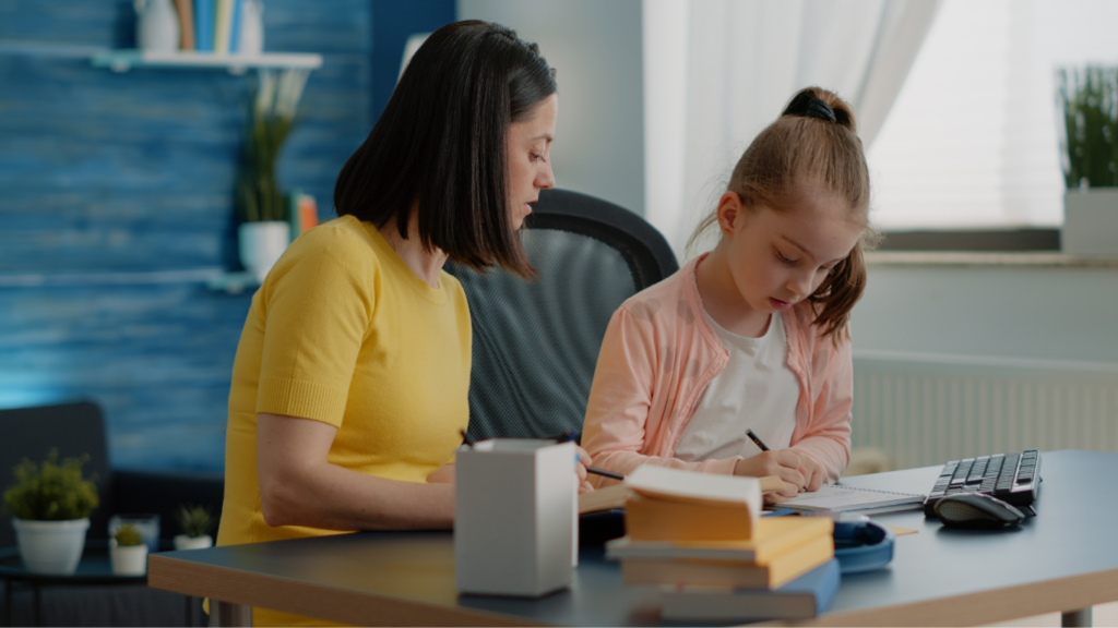 How to Tell If Your Child Needs Group vs One-on-One H2 Economics Tuition
