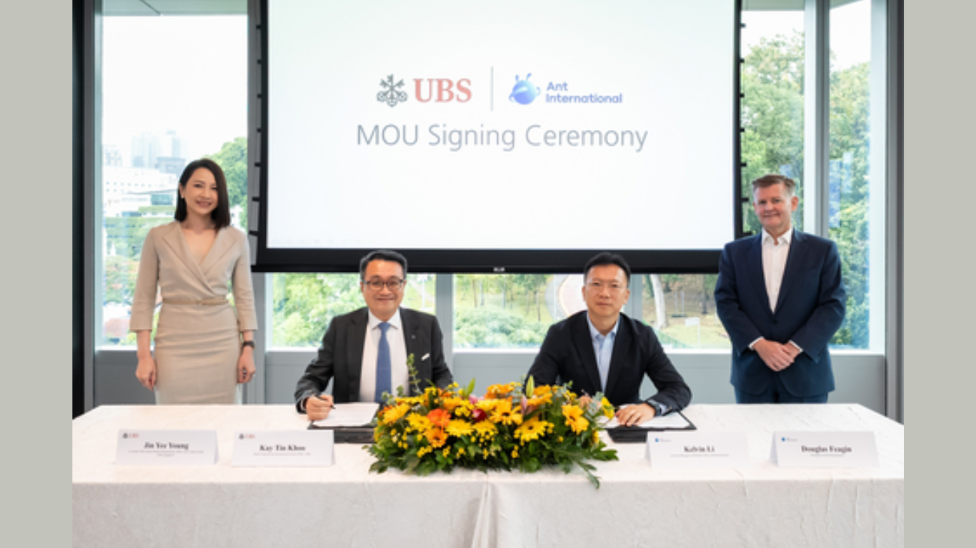From left to right: Young Jin Yee, Co-Head UBS Global Wealth Management Asia Pacific and Country Head Singapore, Kay Tin Khoo, Head Corporate Institutional Clients Asia Pacific, UBS, Kelvin Li, General Manager of Platform Tech at Ant International, and Douglas Feagin, President of Ant International at the MoU signing ceremony at UBS Singapore office at 9 Penang Road. (Image Courtesy: Business Wire)
