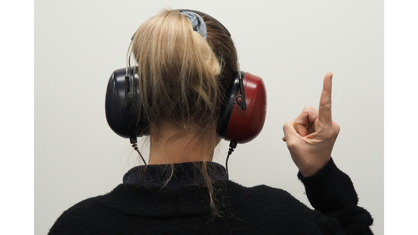 "Zoe Newport, zoe.newport@kickassoutreach.com"