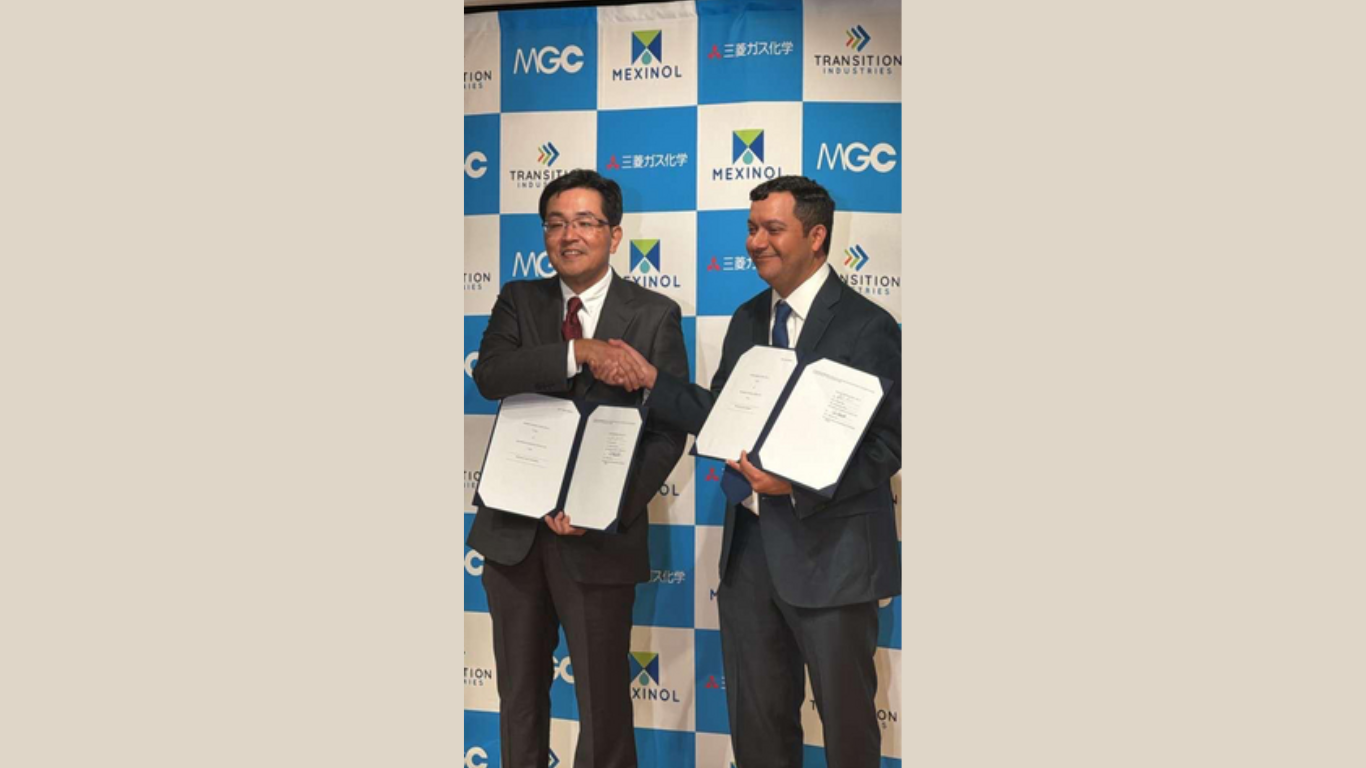 Masahiko Naito, Division Director of Mitsubishi Gas Chemical and Rommel Gallo, CEO of Transition Industries sign agreement in Tokyo, November 6, 2025 (Image Courtesy: Business Wire)