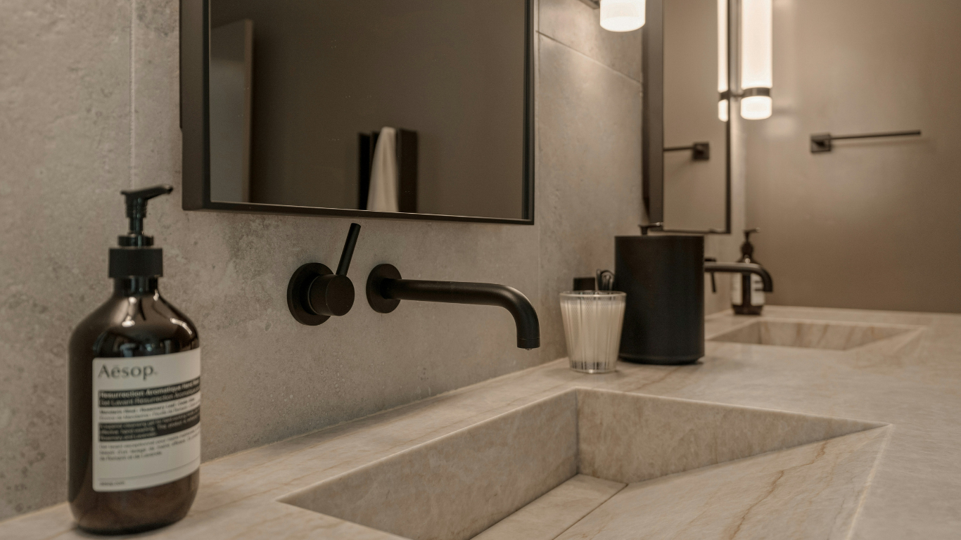 The Role of Color Temperature in Choosing Bathroom Lighting Fixtures