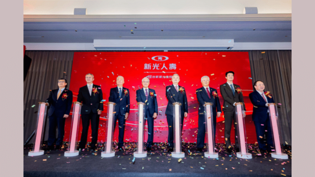 Shin Kong Life Insurance held a merger celebration reception themed “Stronger Together, Creating a New Chapter.” The launch ceremony was jointly officiated by Thomas Wu (fourth from left), Chairman of TS Holdings; Chen Hui-yu (fourth from right), Chairman of the Life Insurance Association of the Republic of China; Paul Wei (third from left), Chairman of Shin Kong Life Insurance; Lin Wei-jun (third from right), President of TS Holdings; Hung Shih-chi (second from left), Vice Chairman of Shin Kong Life Insurance; Wu Hsin-hao (second from right), Director of Shin Kong Life Insurance; Huang Min-yi (first from left), President of Shin Kong Life Insurance; and Tai Chao-hui (first from right), Senior Executive Vice President of Shin Kong Life Insurance. The ceremony symbolized Shin Kong Life’s official entry into a new chapter of growth (Image Courtesy: Business Wire)