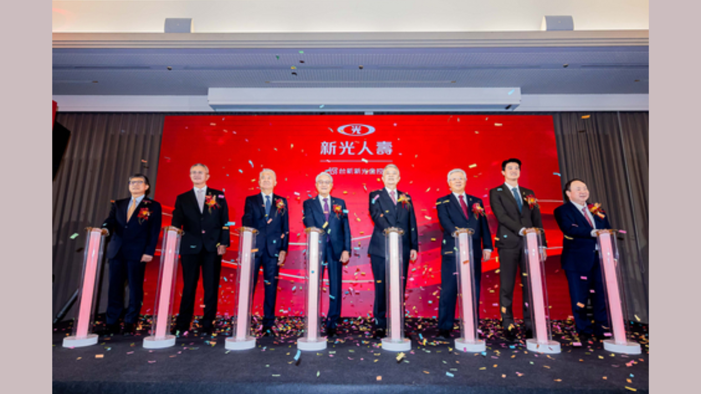 Shin Kong Life Insurance held a merger celebration reception themed “Stronger Together, Creating a New Chapter.” The launch ceremony was jointly officiated by Thomas Wu (fourth from left), Chairman of TS Holdings; Chen Hui-yu (fourth from right), Chairman of the Life Insurance Association of the Republic of China; Paul Wei (third from left), Chairman of Shin Kong Life Insurance; Lin Wei-jun (third from right), President of TS Holdings; Hung Shih-chi (second from left), Vice Chairman of Shin Kong Life Insurance; Wu Hsin-hao (second from right), Director of Shin Kong Life Insurance; Huang Min-yi (first from left), President of Shin Kong Life Insurance; and Tai Chao-hui (first from right), Senior Executive Vice President of Shin Kong Life Insurance. The ceremony symbolized Shin Kong Life’s official entry into a new chapter of growth (Image Courtesy: Business Wire)