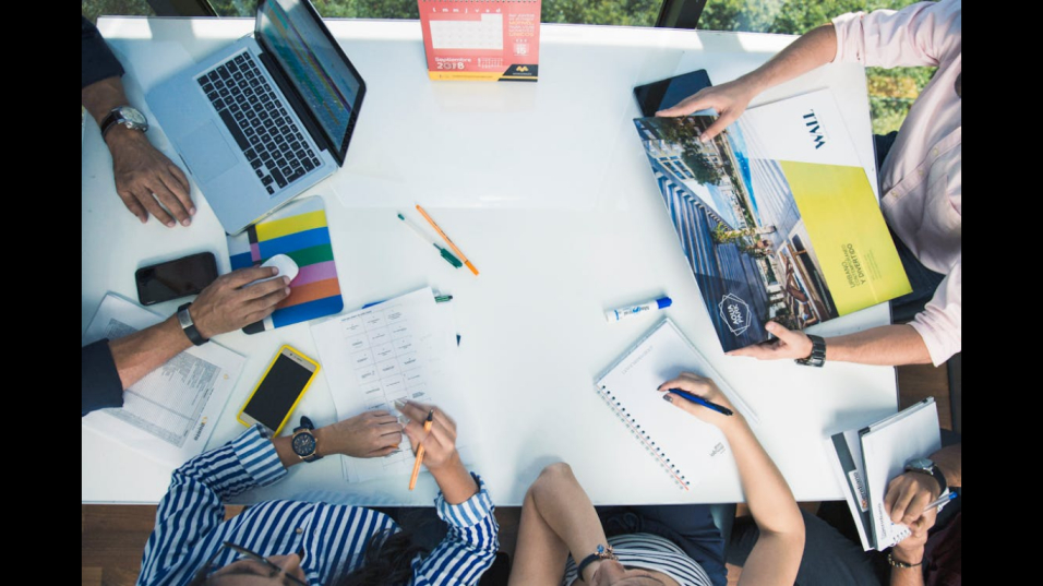 What to Know About Group Insurance for Small Firms (Photo by Apunto Group Agencia de publicidad)