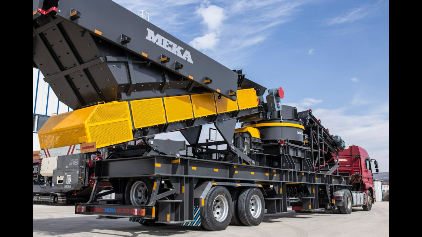 4 Logistics Trends Shaping Heavy Machinery Transport. (IMAGE SOURCE: https://www.pexels.com/photo/yellow-and-black-heavy-equipment-6890368/)