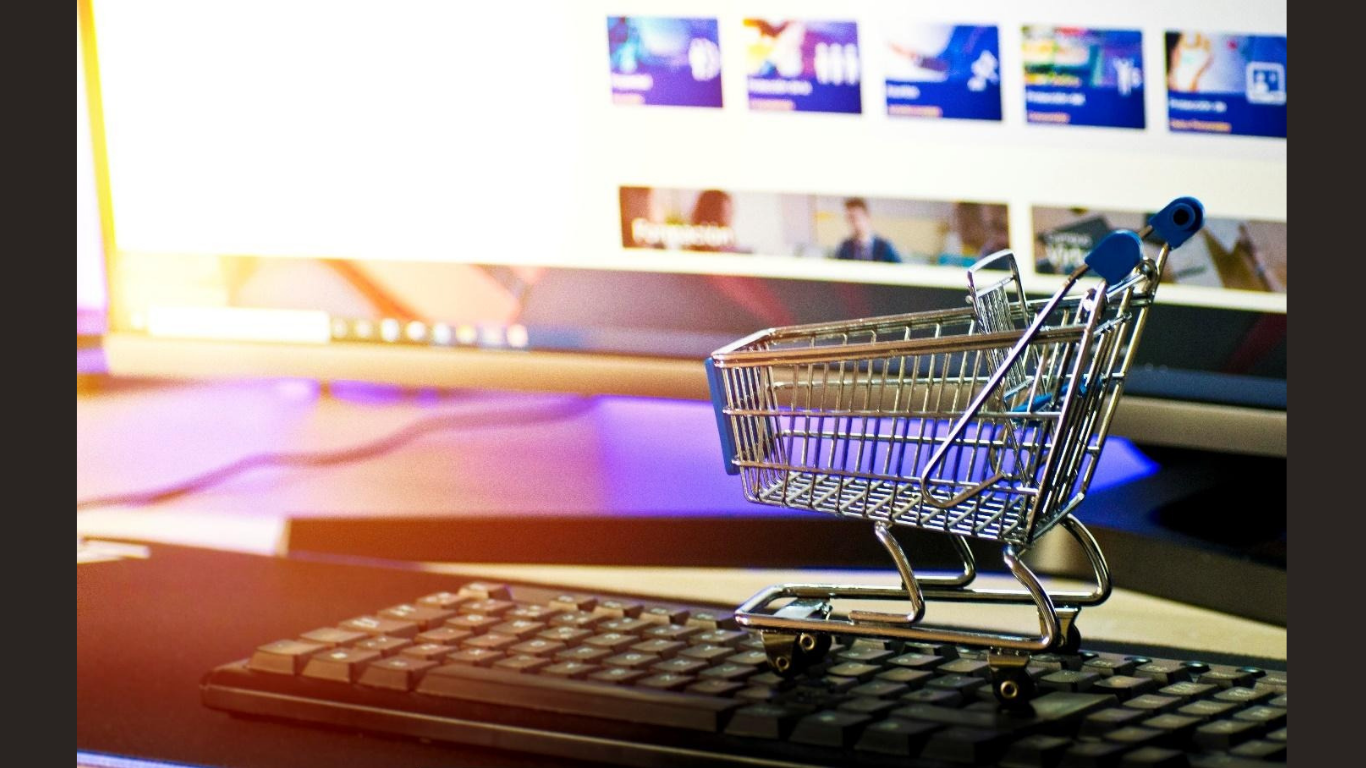 The Luxury Standard High-Resolution Visuals in Digital Commerce ( IMAGE SOURCE: https://pixabay.com/photos/online-e-commerce-shopping-internet-6817350/)