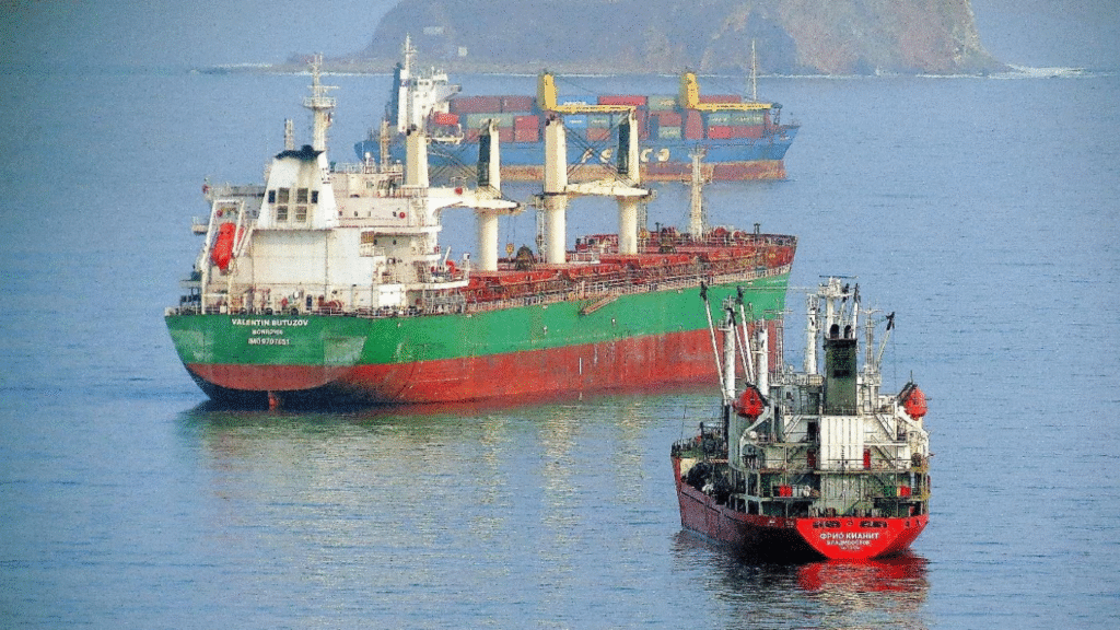 The ROI of Safety: Why Fleet Tracking is a 2026 Business Priority (IMAGE SOURCE: https://pixabay.com/photos/ships-port-sea-logistics-7136263/)