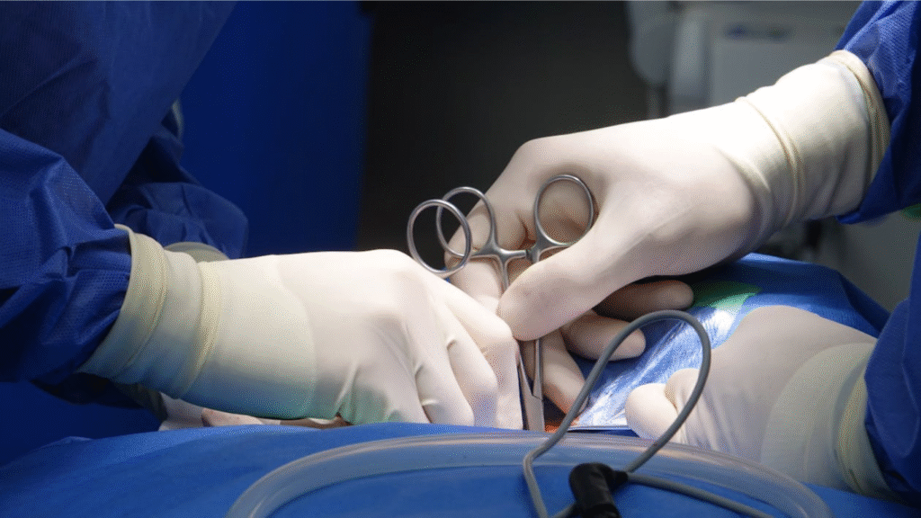 Surgeons-performing-precise-operation-in-hospital (Image source: Pexels)