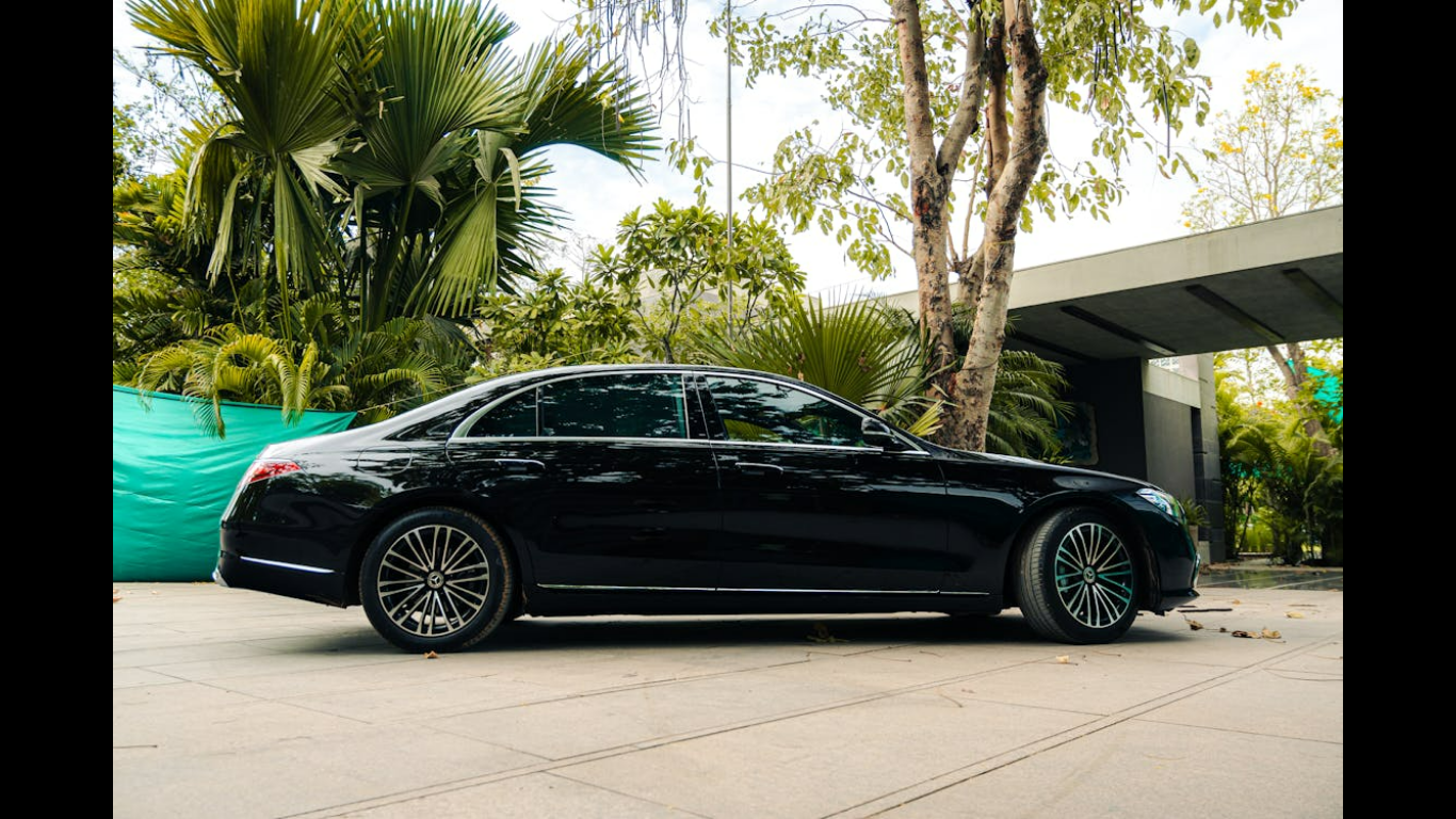 7 Reasons C-Suite Travelers Choose Private Car Services
