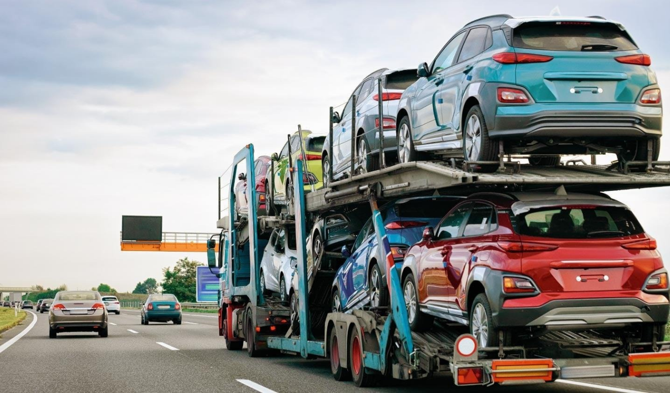 Getting Auto Transport Services in Fort Myers: Avoid These 6 Mistakes. (Image credit: Magnific)