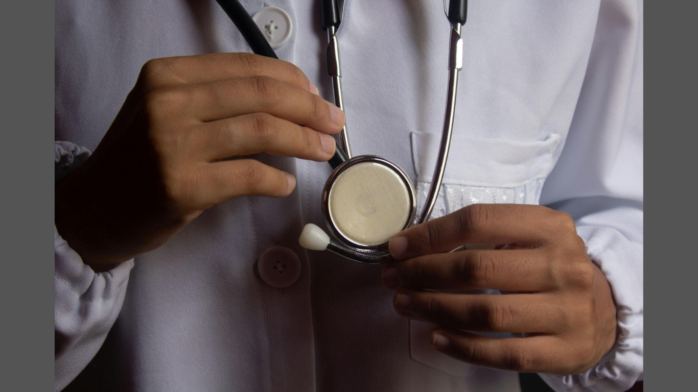 The Business Case for Patient-Centered Innovation in Specialty Clinics (Photo by Felipe Queiroz: https://www.pexels.com/photo/stethoscope-in-doctor-hands-20100299/)