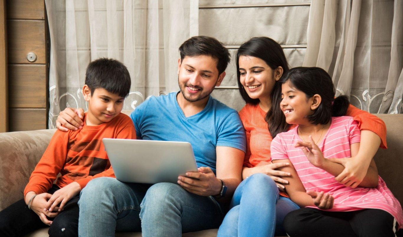 How to Shortlist the Right Health Insurer for Your Family without Information Overload. (Image credit: Magnific)