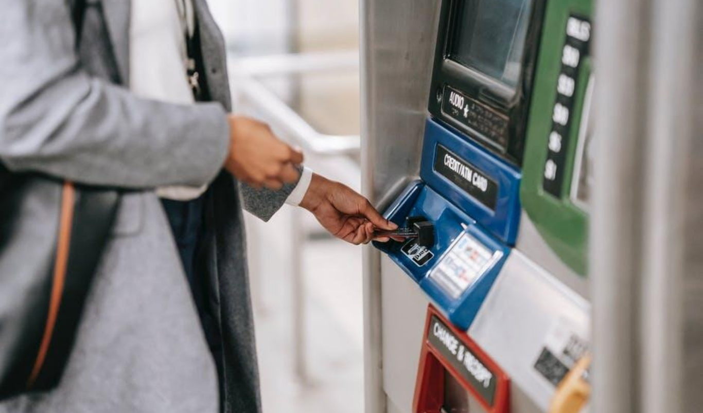 Risk Recovery Lessons: Strategies From Banking Giants. (Image credit: Pexels.)