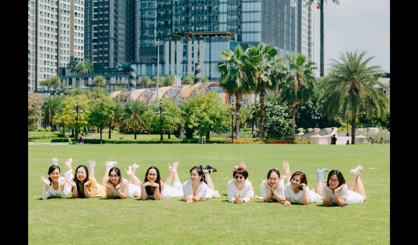 Team Building, But Make It Funny Trip Ideas Everyone Will Love. (IMAGE SOURCE: https://pixabay.com/photos/landscape-outdoor-park-green-7596241/)