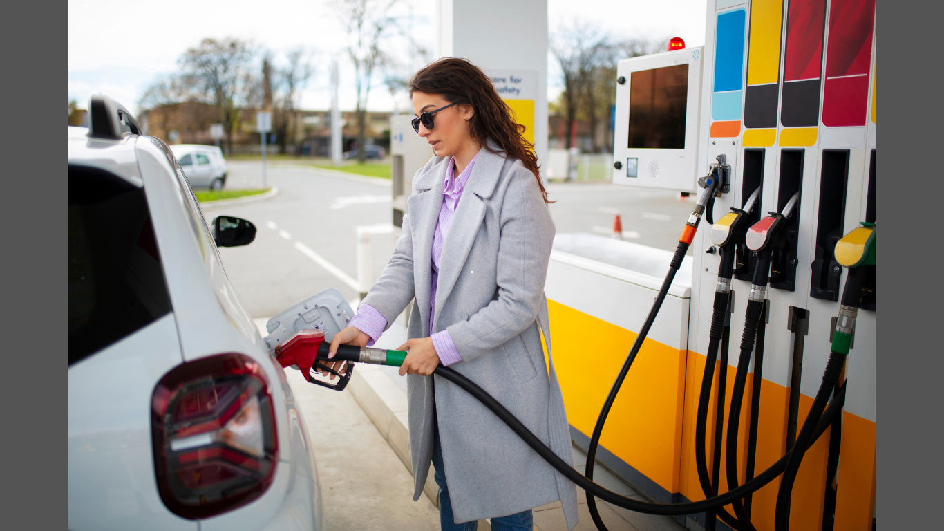 Fleet Fueling vs Gas Station Fueling: Which Option Delivers Greater Efficiency? (Image credit: Magnific)
