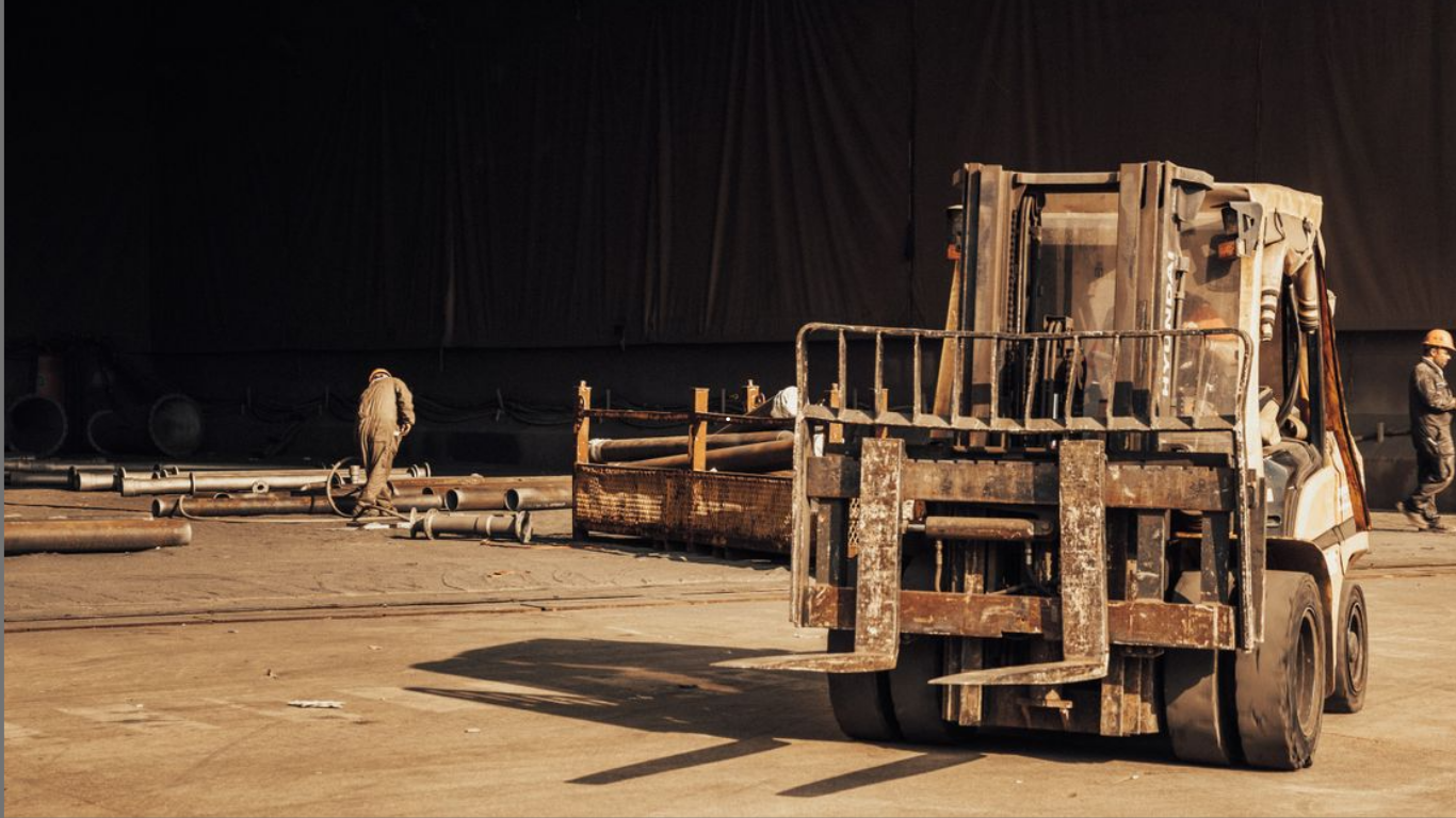 Why Quality Replacement Parts Are Essential for Forklift Performance. (Image credit: https://www.pexels.com/photo/machine-on-a-construction-18966875/)