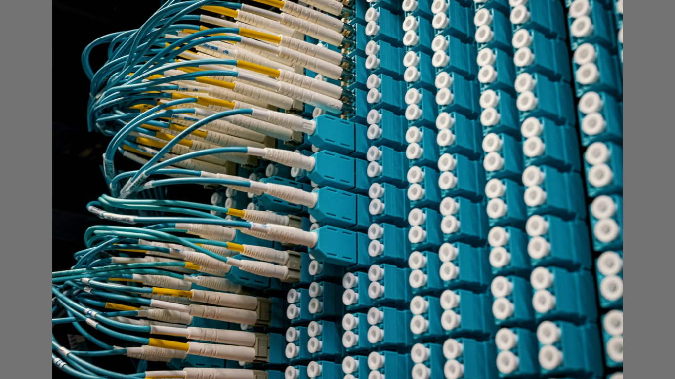 7 Business Benefits of Outsourcing IT Infrastructure. (IMAGE SOURCE: https://www.pexels.com/photo/fiber-optic-device-with-many-connected-cables-4373998/)