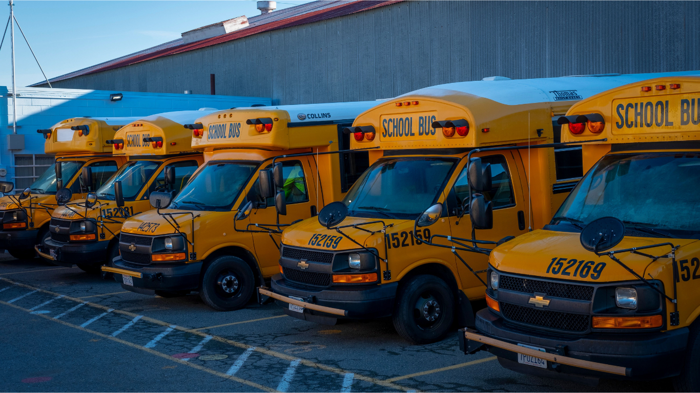 EVs support the power grid during extreme heat as V2G technology, electric school buses, and EV batteries supply energy during peak demand. (Image Credit: David McElwee/Pexels