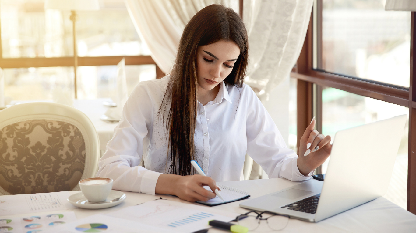 How Compensation Planning Tools Reduce Pay Inequities. (Image Credit: Magnific)