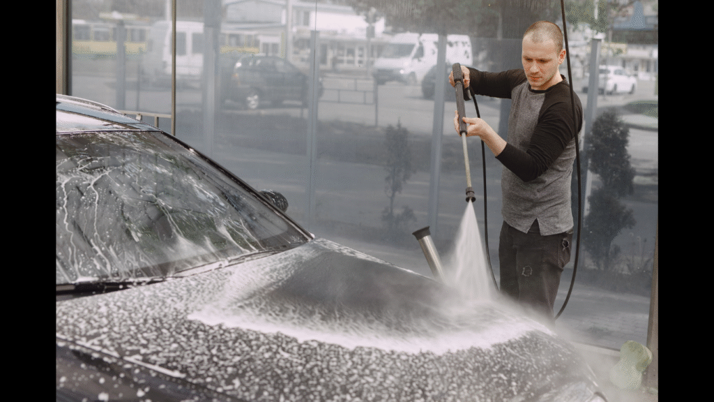 Hydroplaning: How Not to End Up in a Ditch During a Florida Downpour. (Image Credit: Magnific)