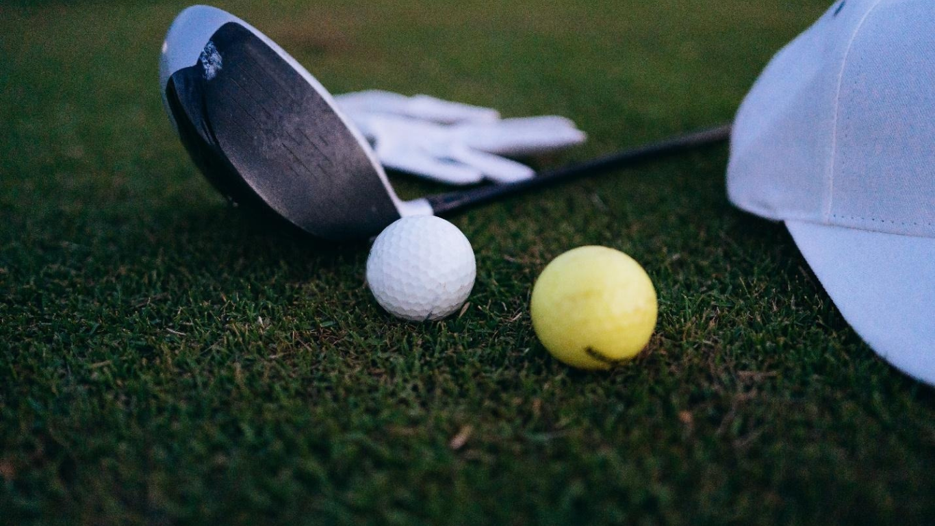 Why Precision Putters Elevate Your Short Game. ( IMAGE SOURCE: https://www.pexels.com/photo/a-golf-equipment-on-green-grass-9207)