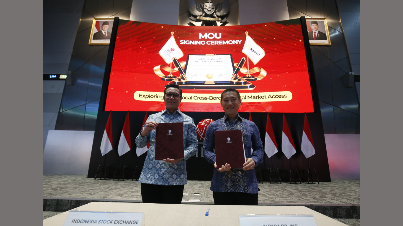 Jeffrey Hendrik, President Director of the Indonesia Stock Exchange (left), and Yoshi Yokokawa, Co-Founder and CEO of Alpaca (right), sign an agreement to explore cross-border capital market access at the IDX Main Hall in Jakarta on September 1, 2026. (Image Credit: Business Wire)