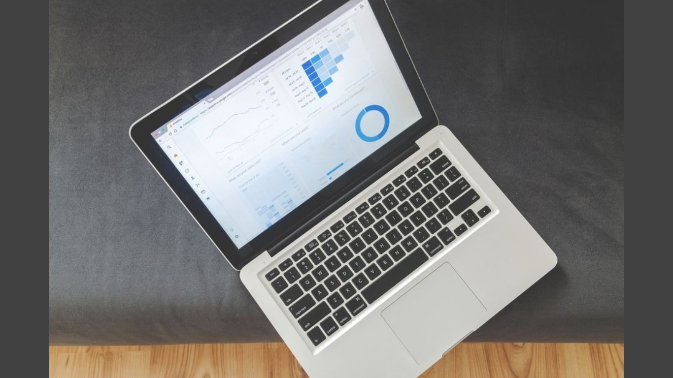 Beyond the Credential Building Business Skills for a Digital-First Career (Image Courtesy: Lucas Blazek on pexels.com)