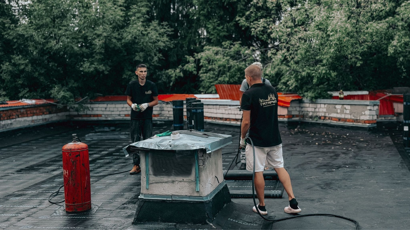 Commercial Roof Upgrades That Boost Property ROI. (Image Source: https://www.pexels.com/photo/roofing-professionals-conducting-maintenance-outdoor-39238333/)