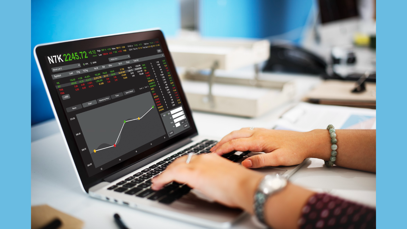 Key Steps to Assessing a Forex Broker Before Funding a Live Account (Image Courtesy: rawpixel.com on Magnific)