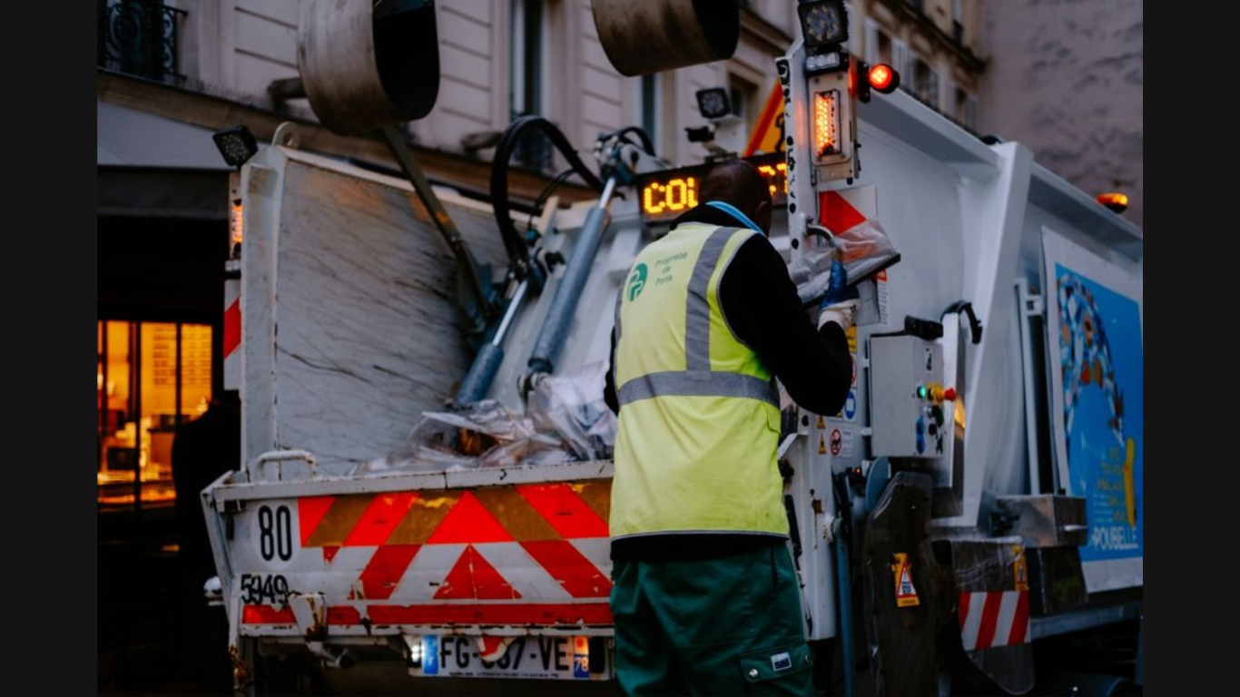 Optimizing Operations for a High-Margin Junk Removal Business (Image Courtesy: Mathias Reding on pexels.com)