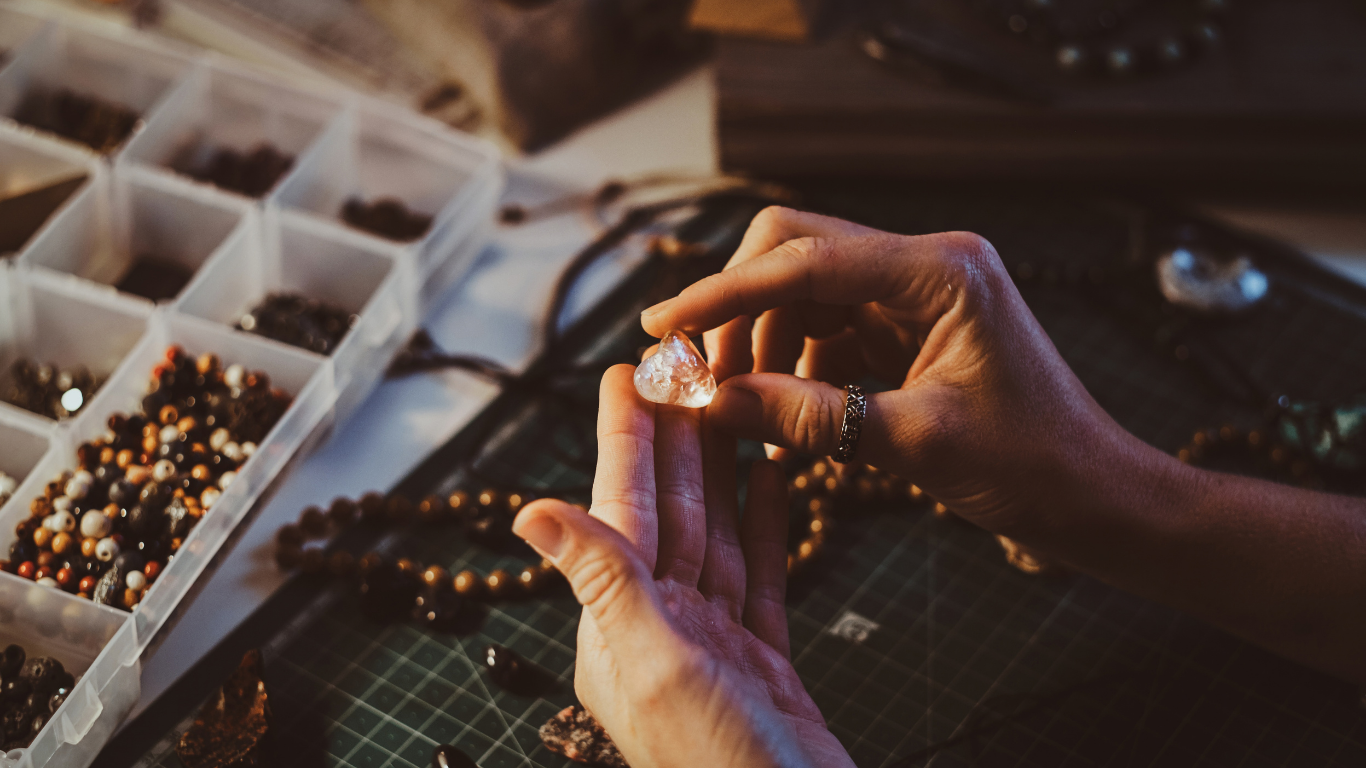 The Art of Handmade Jewelry: Why Craftsmanship Matters. (Image Credit: Magnific)