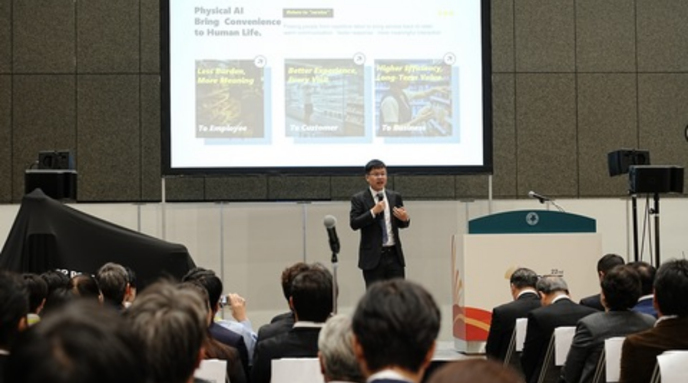 Song Yao, Founder and CEO of Striding AI, is delivering the speech. (Image Credit: Business Wire)