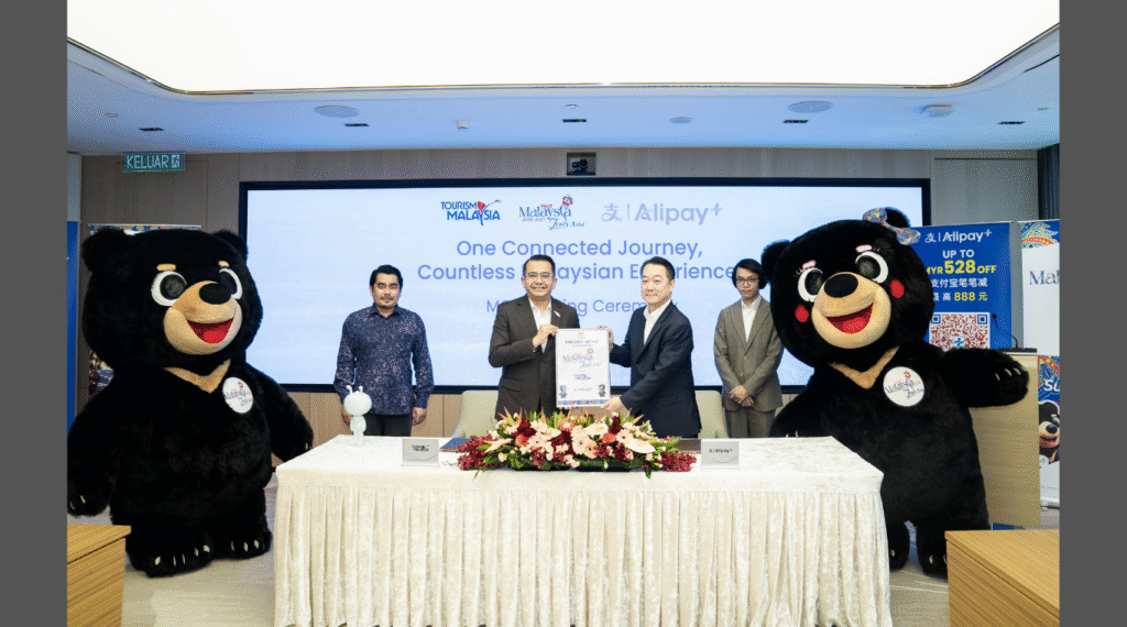 (From left) Mr Mohd Akbal Setia (Head of VM2026 Secretariat and Senior Director, Advertising & Digital Tourism); Mr Mohd Amirul Rizal Abdul Rahim (Director General, Tourism Malaysia); Mr Danny Chung (General Manager of Alipay+ Global Growth Center and Vice President of Ant International); Mr Michael Guo, Alipay+ General Manager of SEA, South Asia and ANZ, Ant International) (Image Credit: Business Wire)