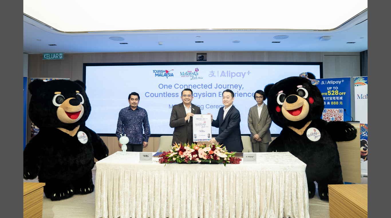 (From left) Mr Mohd Akbal Setia (Head of VM2026 Secretariat and Senior Director, Advertising & Digital Tourism); Mr Mohd Amirul Rizal Abdul Rahim (Director General, Tourism Malaysia); Mr Danny Chung (General Manager of Alipay+ Global Growth Center and Vice President of Ant International); Mr Michael Guo, Alipay+ General Manager of SEA, South Asia and ANZ, Ant International) (Image Credit: Business Wire)